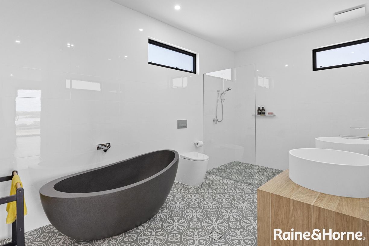 8 Davies Road — photo 10 of 20