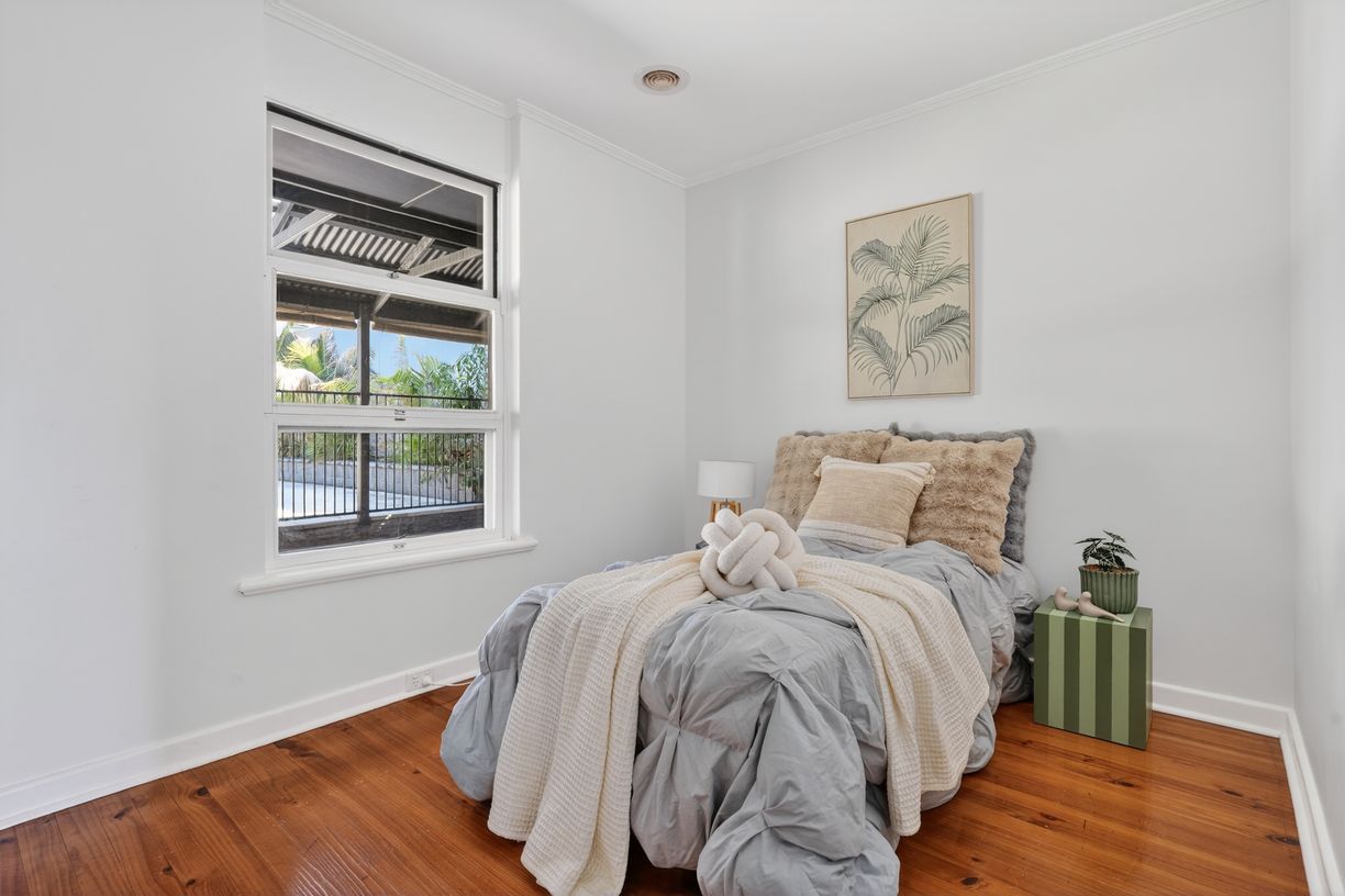 57 Commercial Road — photo 9 of 26