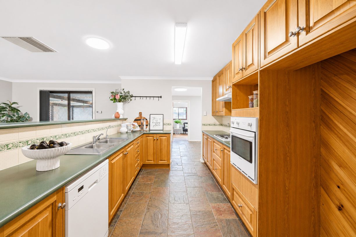 19 Sherwood Avenue — photo 11 of 22
