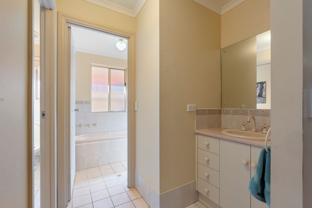 18A Athol Avenue — photo 9 of 27