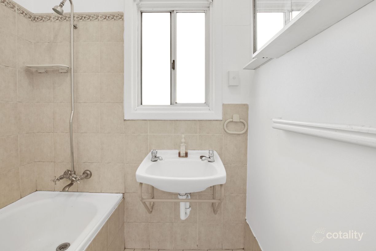 12B-14 Old Sarum Road — photo 9 of 9