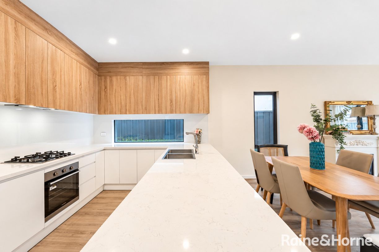 42 Thorne Crescent — photo 10 of 23