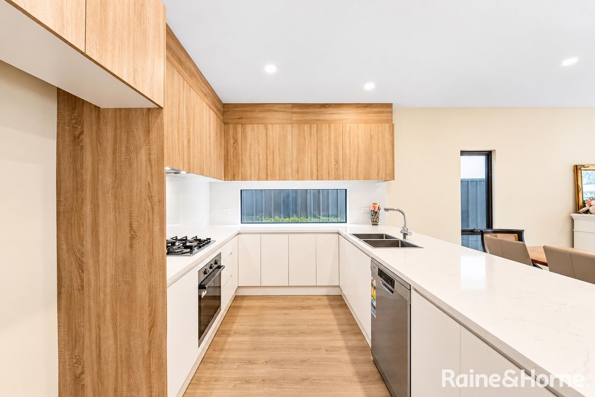 42 Thorne Crescent — photo 11 of 23