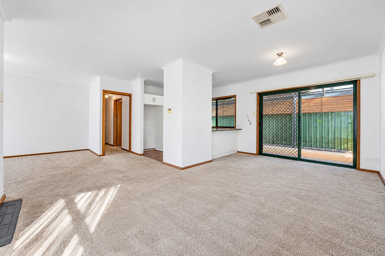 4/9A Barker Street — photo 3 of 12