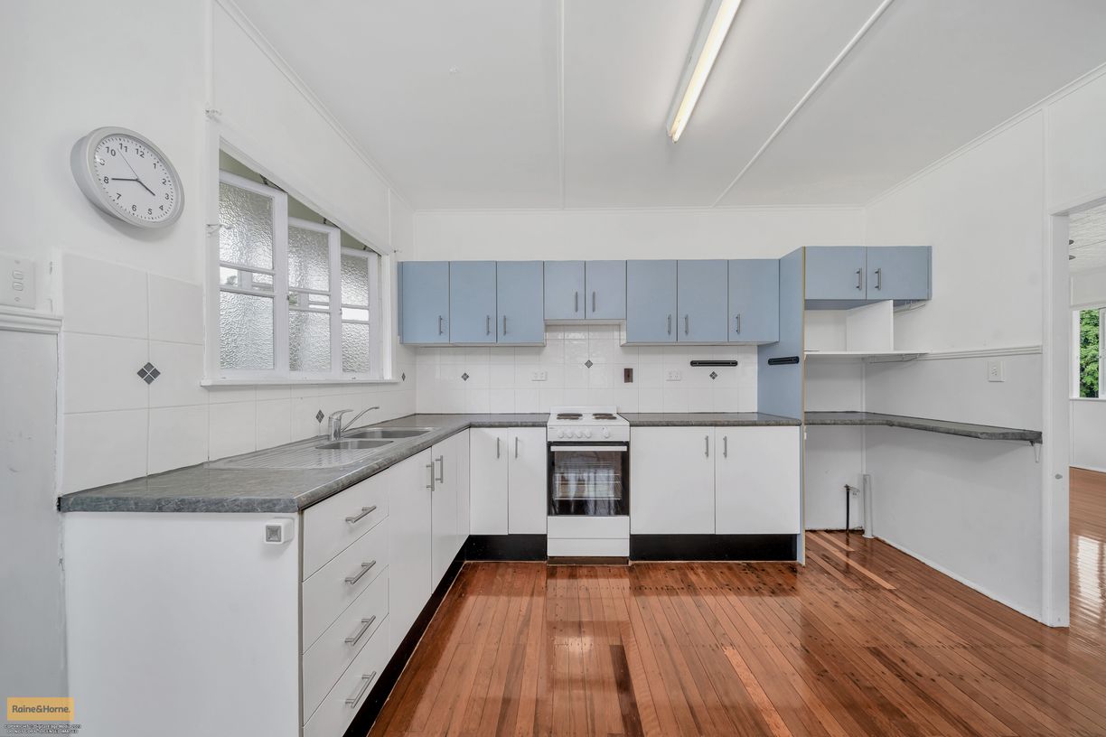 10 Howe Street — photo 4 of 16