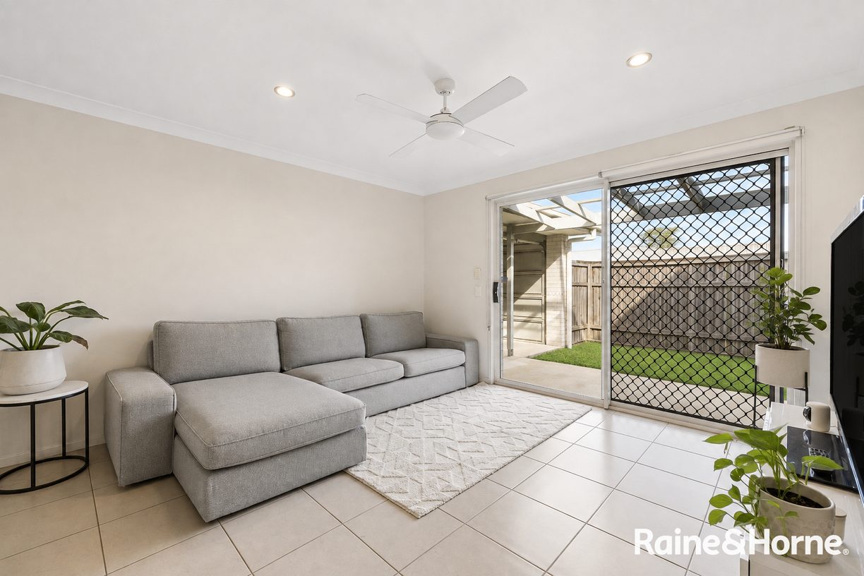 40 Olsen Circuit — photo from Raine & Horne Kallangur