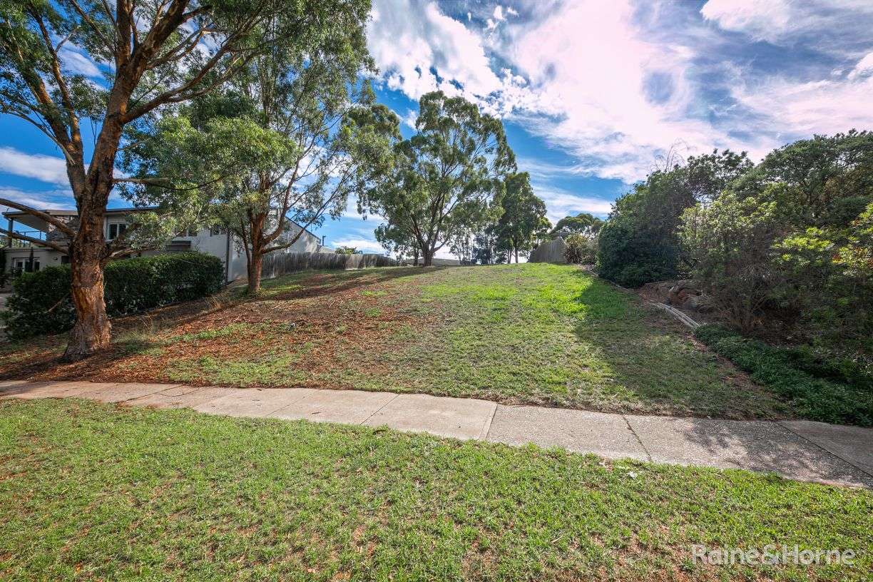 33 De Lisle Avenue — photo from Raine & Horne Diggers Rest
