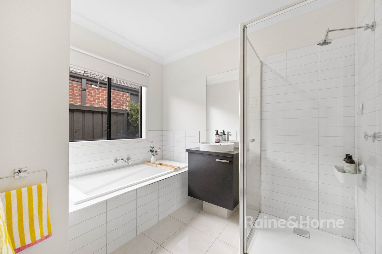 44 Fairfield Crescent — photo 13 of 21