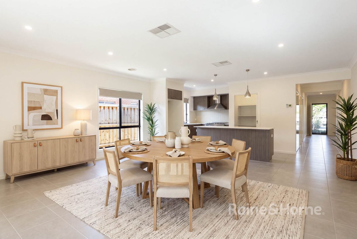 30 Rockfern Crescent — photo 5 of 18