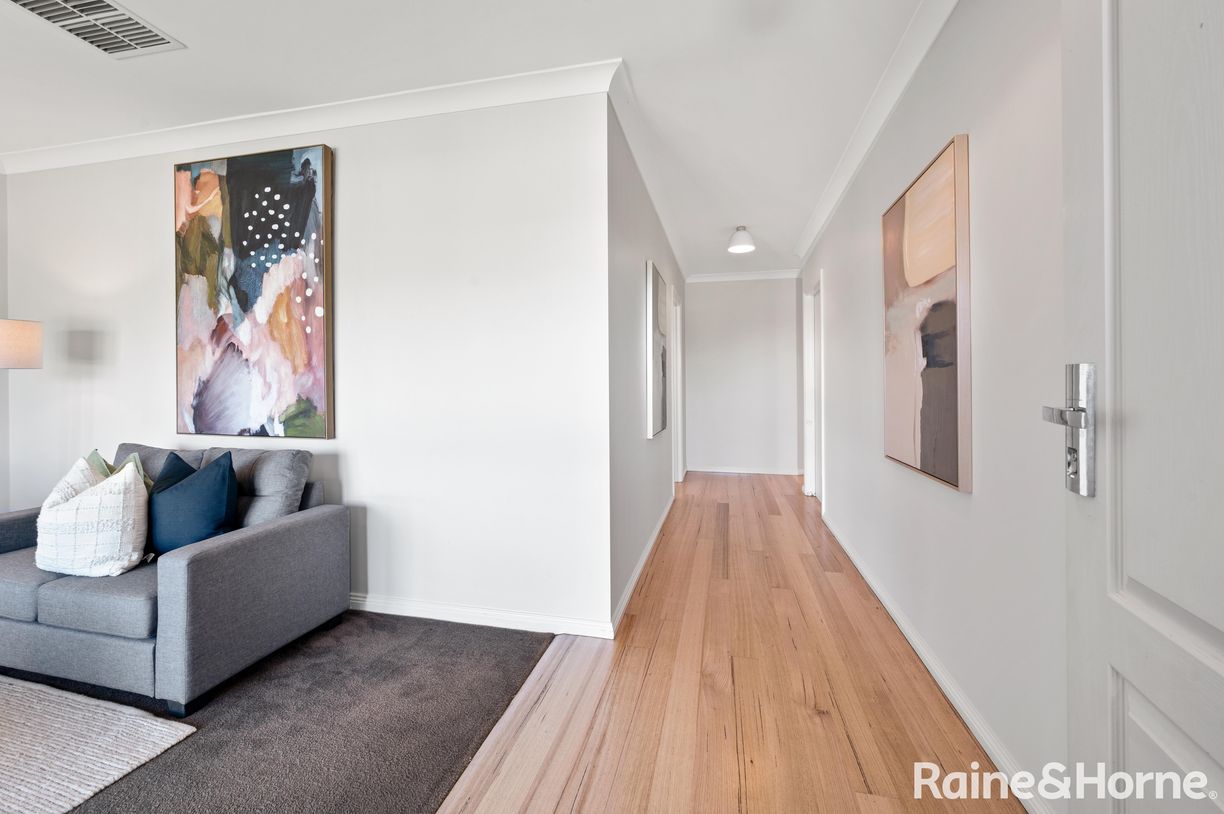 21 Bloomdale Avenue — photo 4 of 26