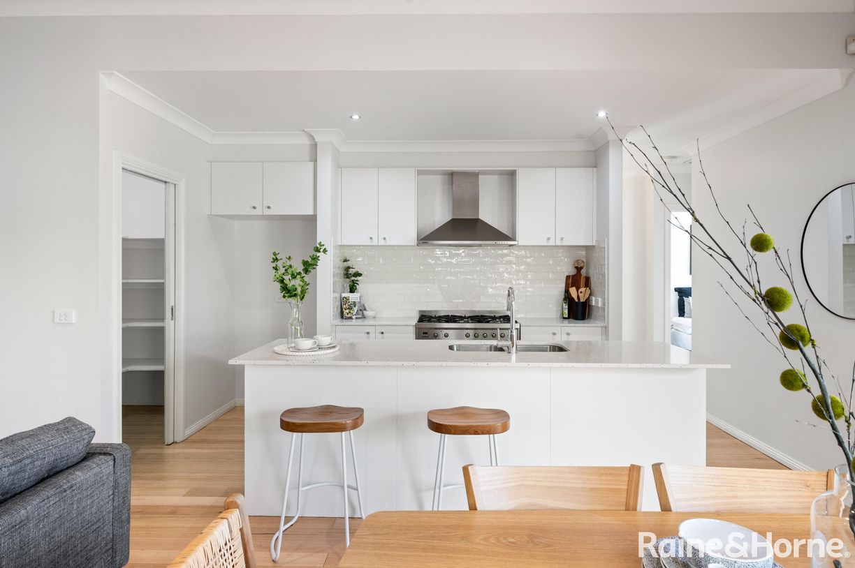 21 Bloomdale Avenue — photo 8 of 26