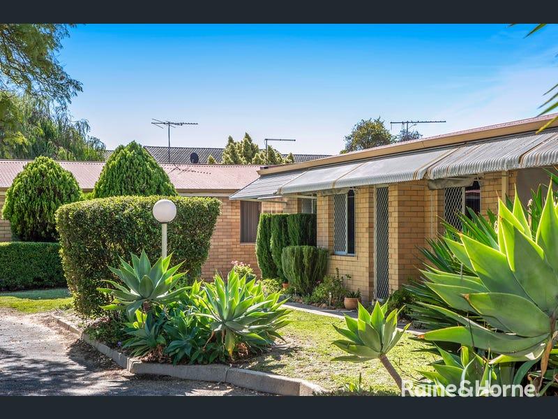11/47 Shakespeare Avenue — photo from Raine & Horne Landsdale