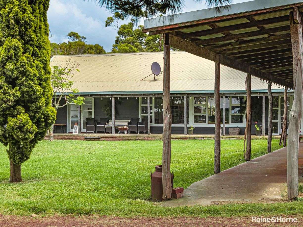 198 Glenrowan Road — photo from Raine & Horne Great Southern