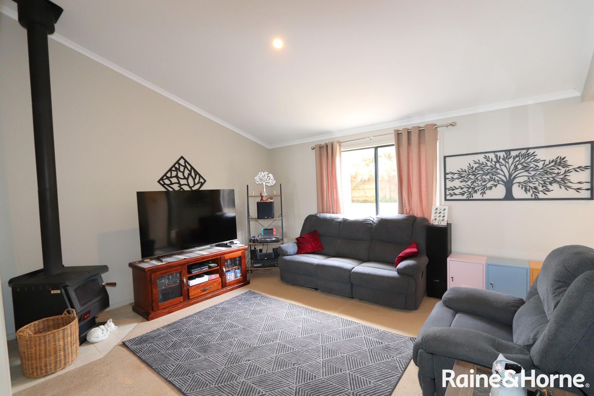 2/15 Scotsdale Road — photo 4 of 15