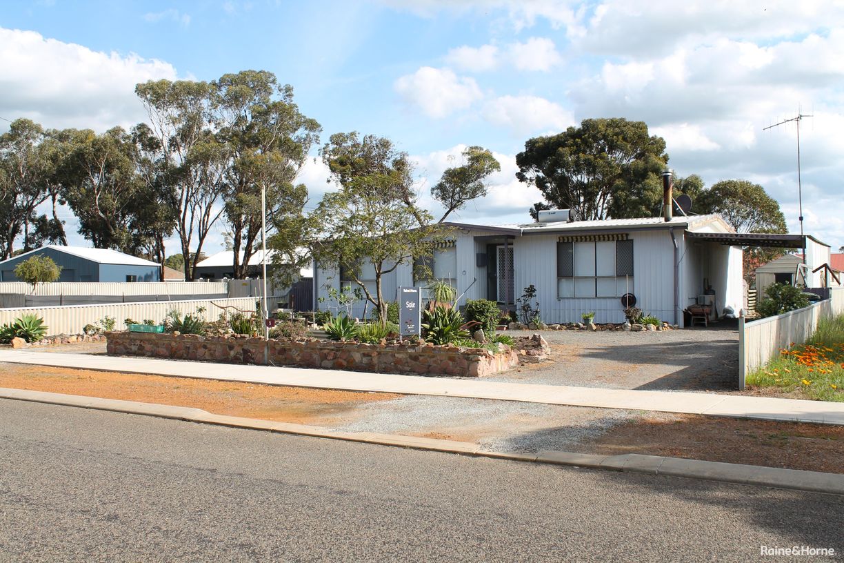 5 Armstrong Street — photo from Raine & Horne Great Southern
