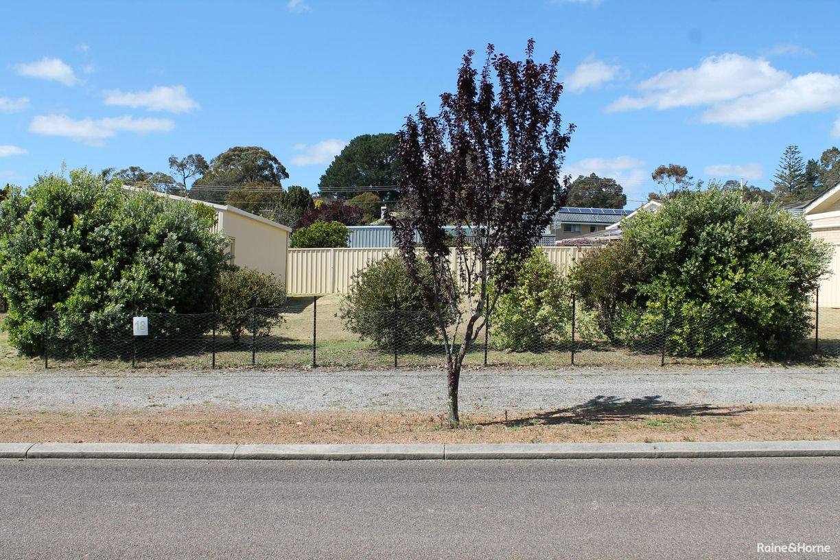 18 Osborne Road — photo 11 of 20