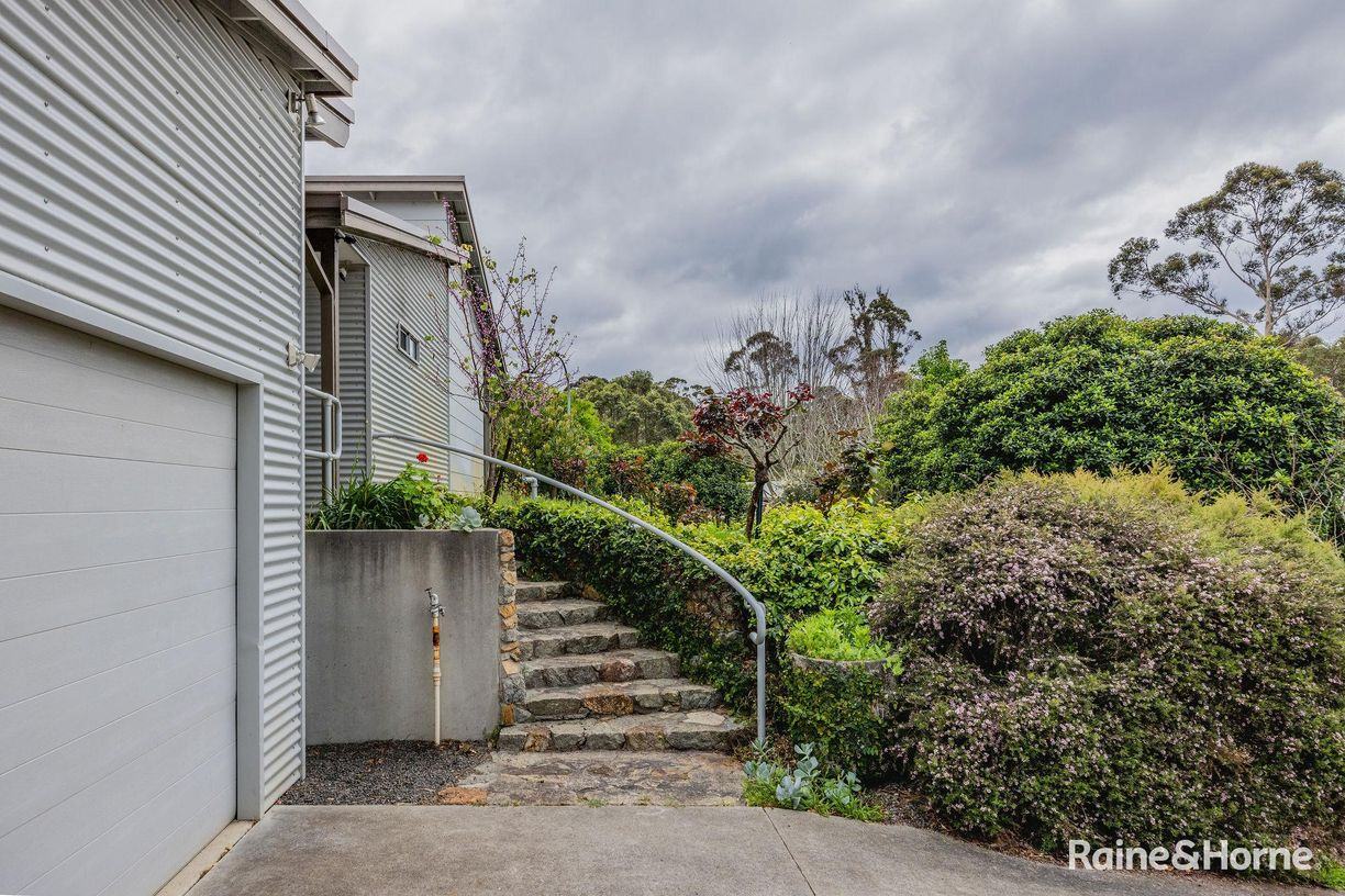 8 Glendale Close — photo 2 of 27
