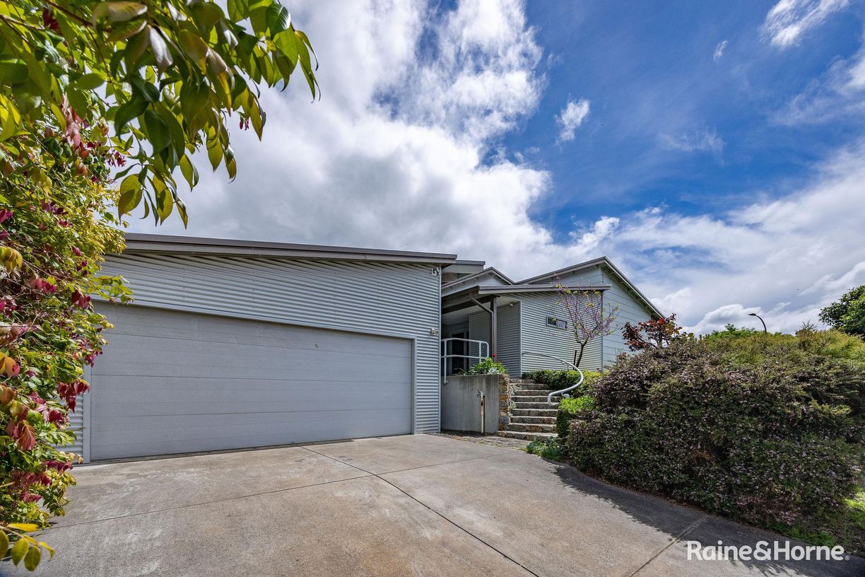 8 Glendale Close — photo from Raine & Horne Great Southern