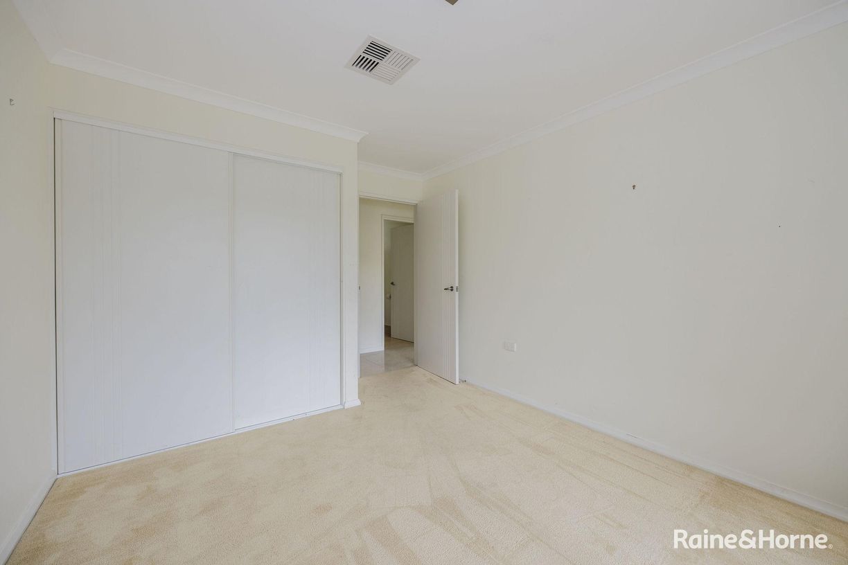 8 Glendale Close — photo 14 of 27
