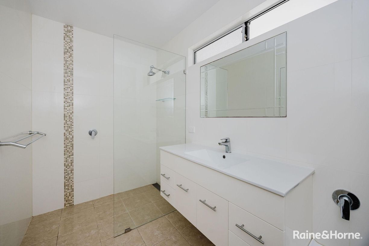 8 Glendale Close — photo 17 of 27