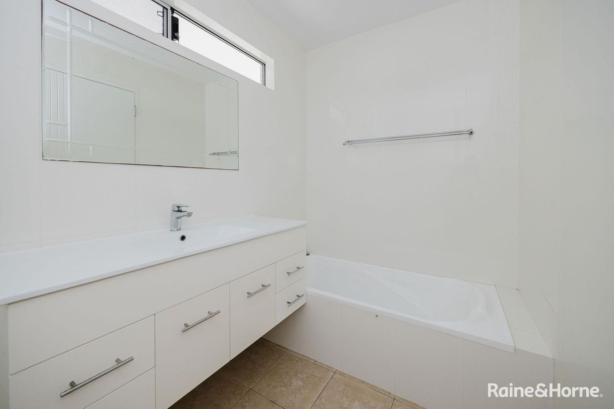 8 Glendale Close — photo 18 of 27
