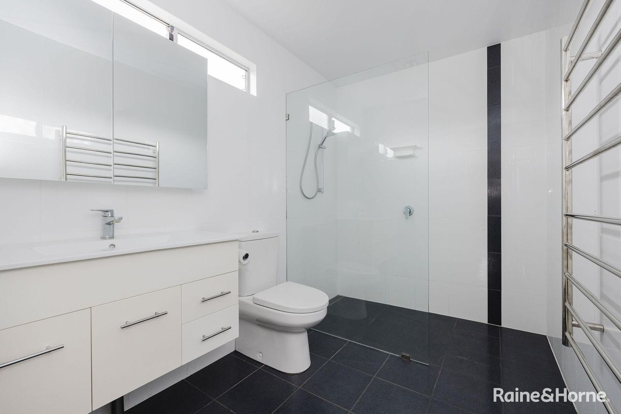 8 Glendale Close — photo 10 of 27
