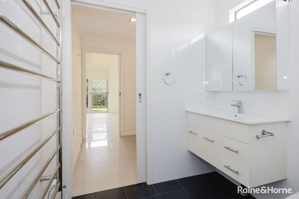 8 Glendale Close — photo 9 of 27