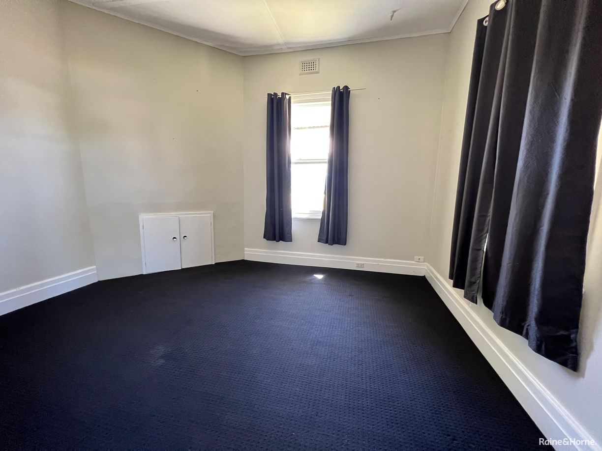 11 McLeod St — photo 6 of 15