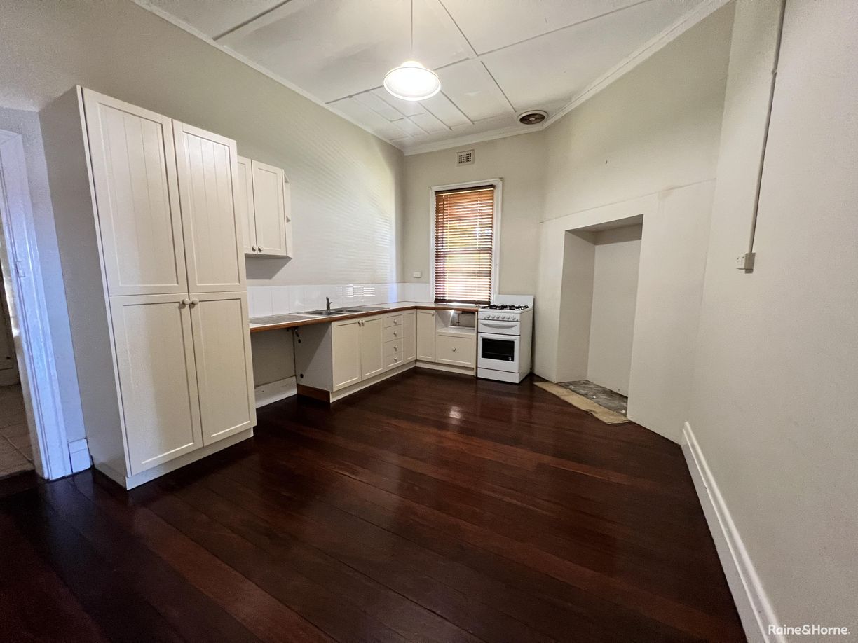 11 McLeod St — photo 5 of 15