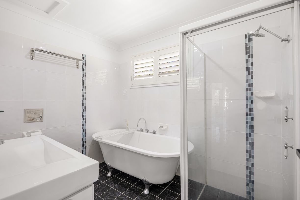 38 Todmorden Road — photo 10 of 30