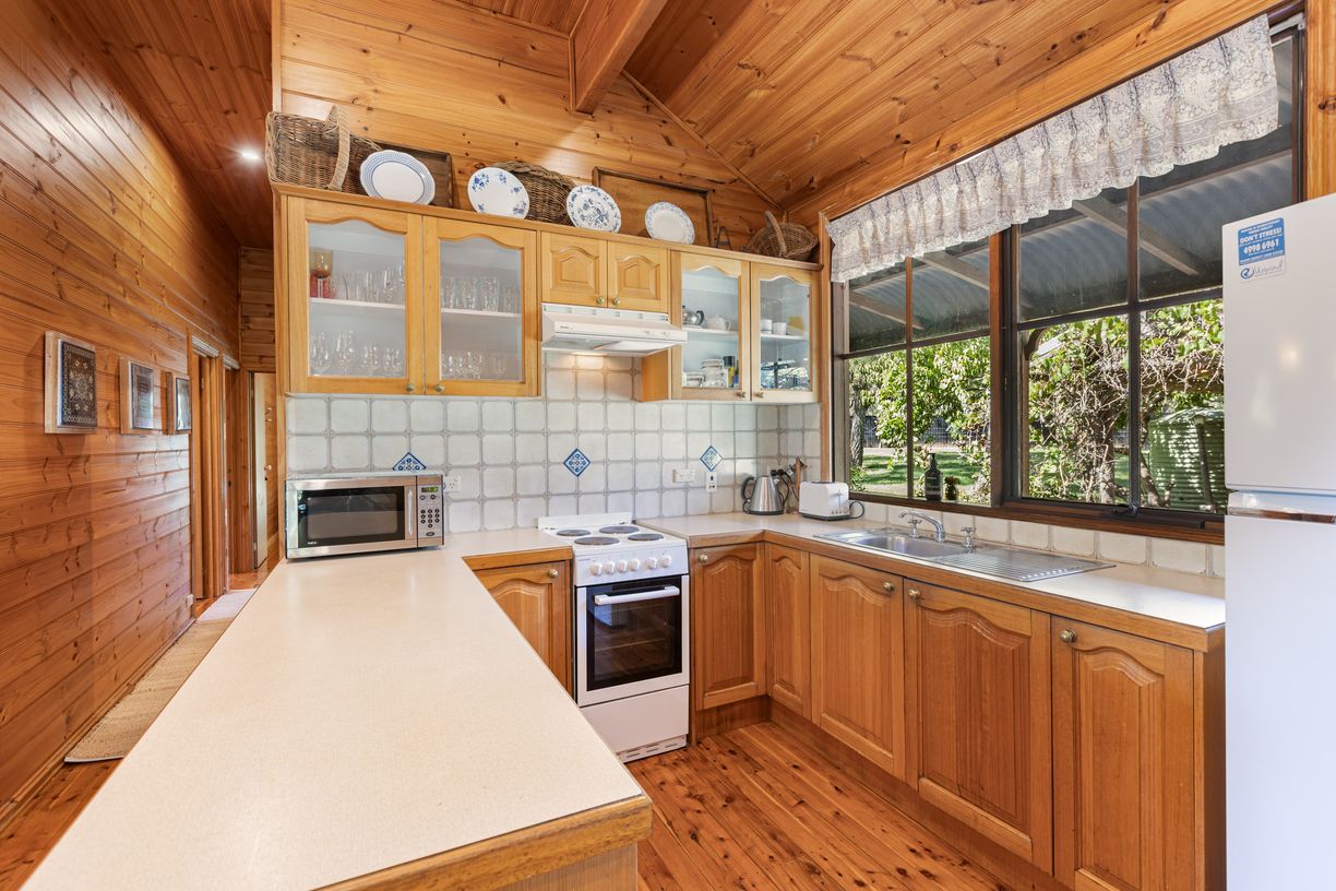 633 Hermitage Road — photo 9 of 19