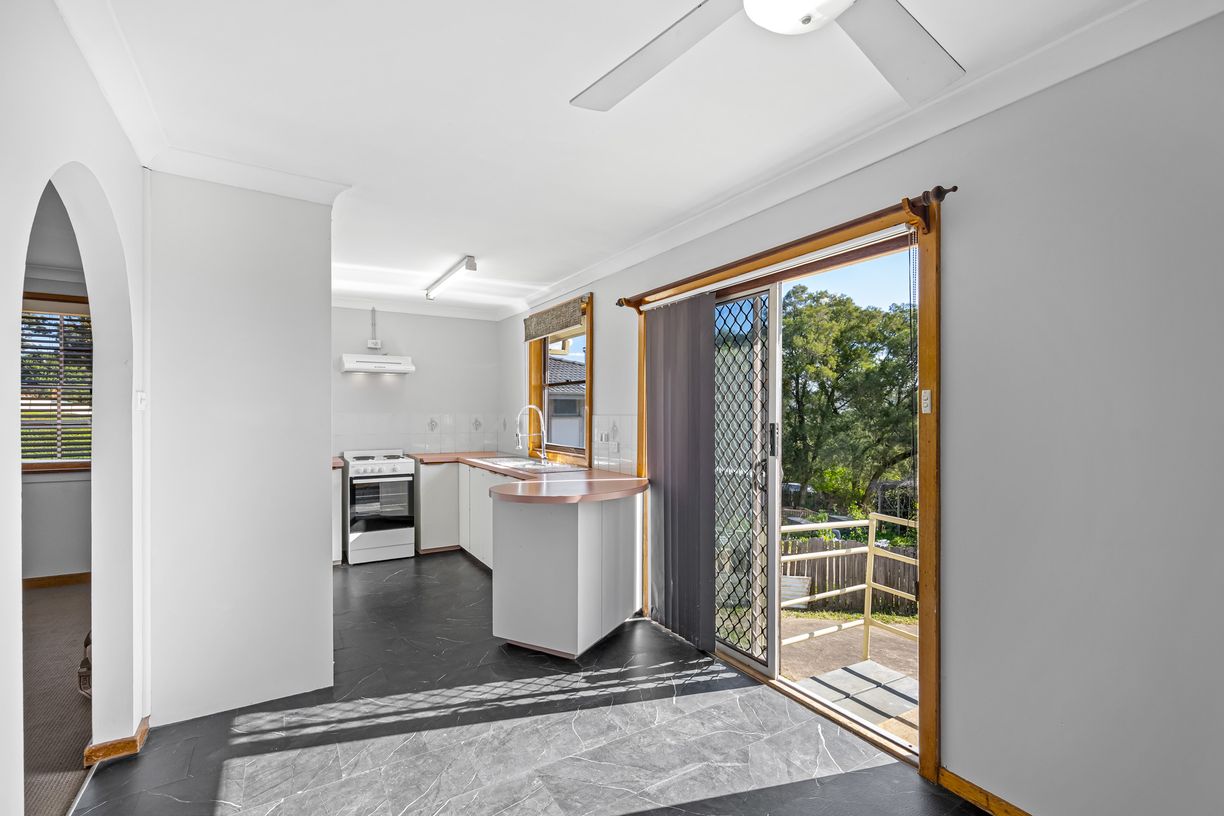 8 Tarakan Avenue — photo 2 of 20
