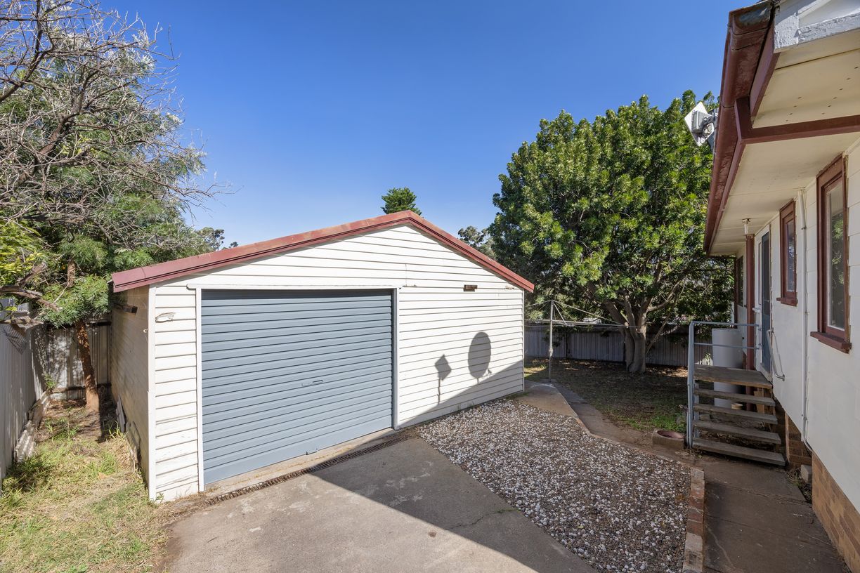19 Tobruk Avenue — photo 11 of 18