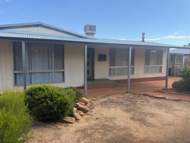 6 Newman Street — photo from Raine & Horne Rural WA