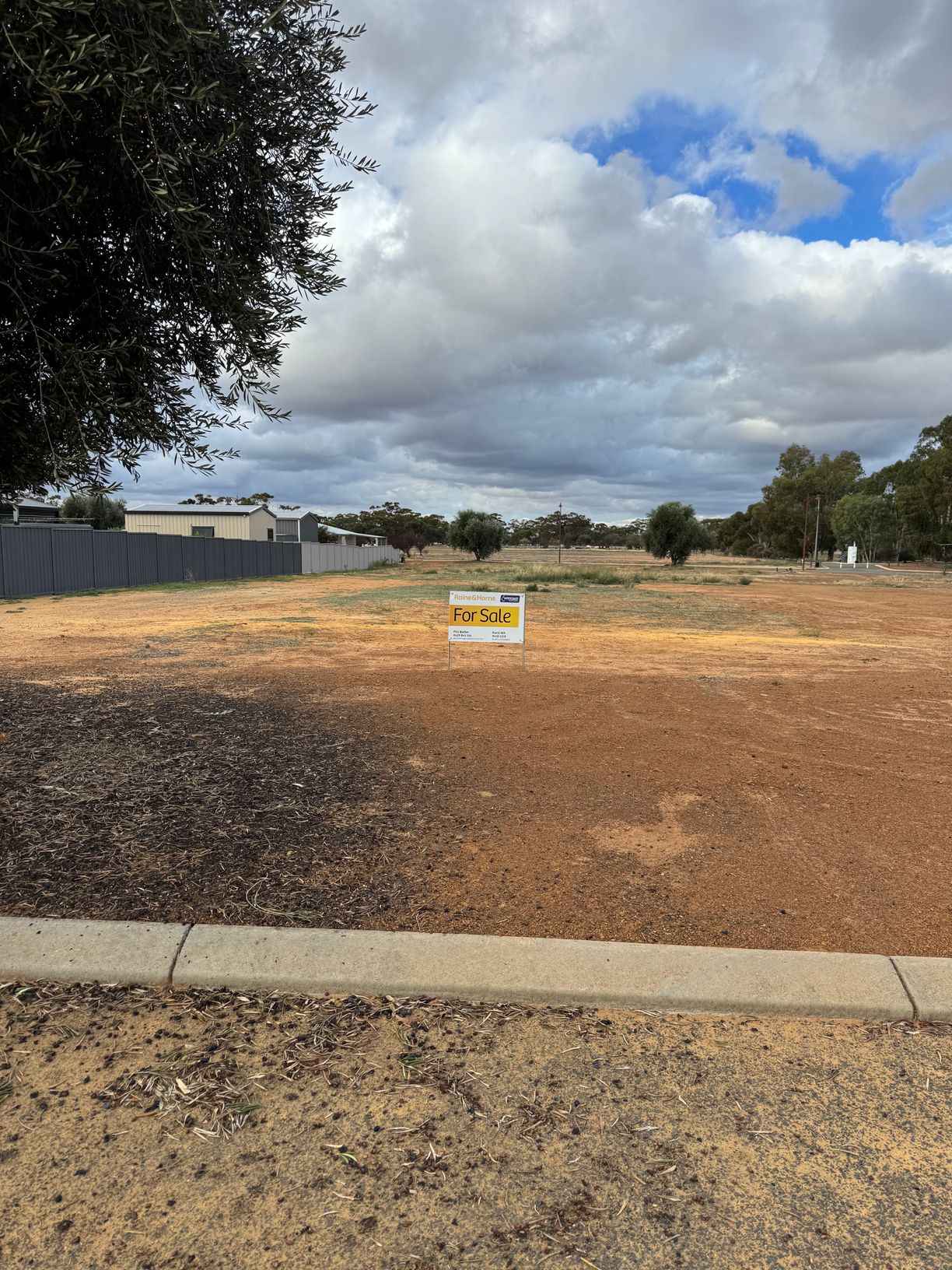 3 Haydon Close — photo 2 of 2