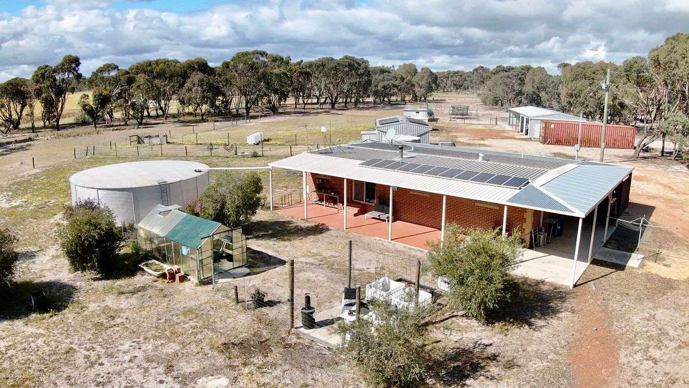 100 Carr Road — photo from Raine & Horne Rural WA