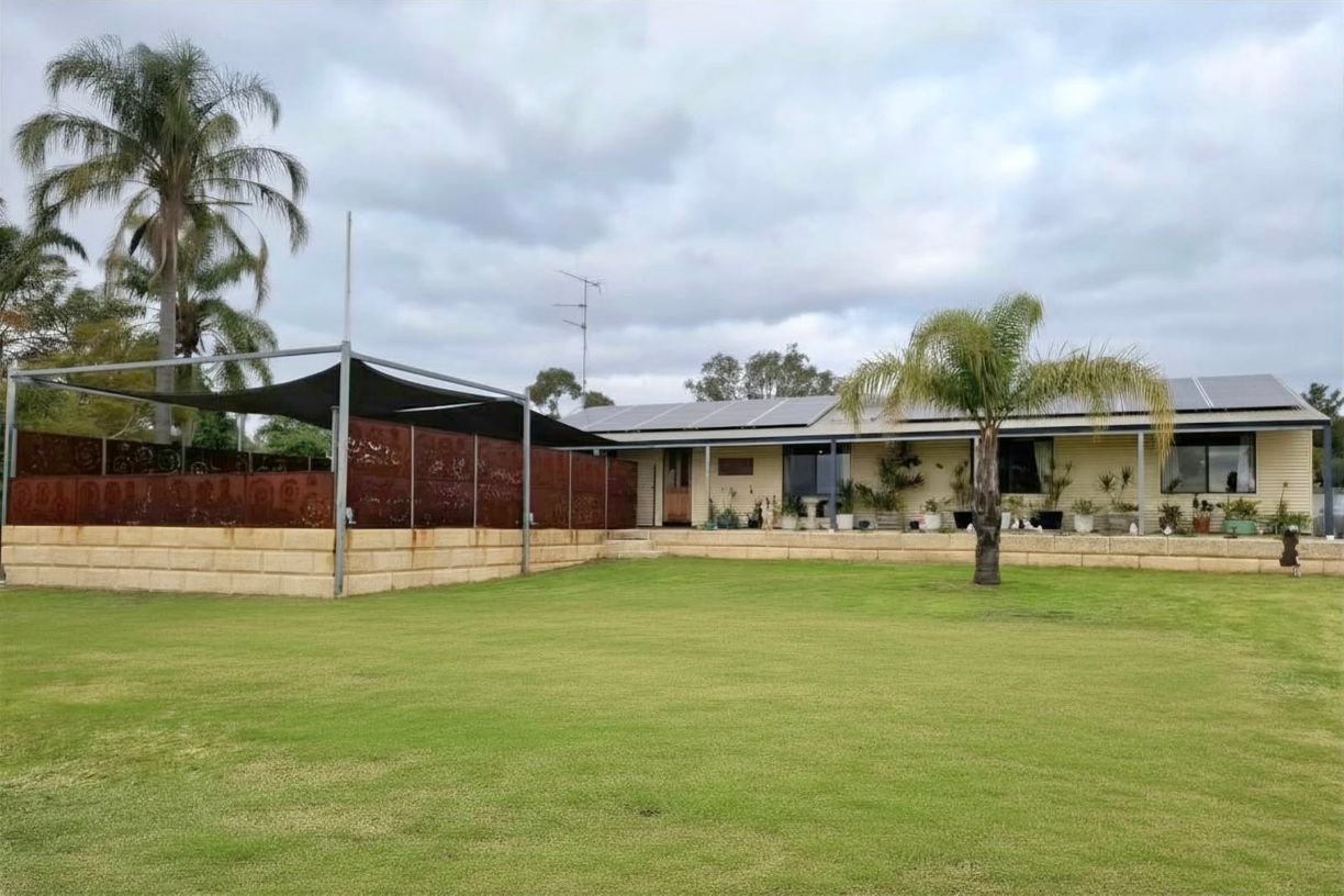 15 Taylor Street — photo from Raine & Horne Rural WA