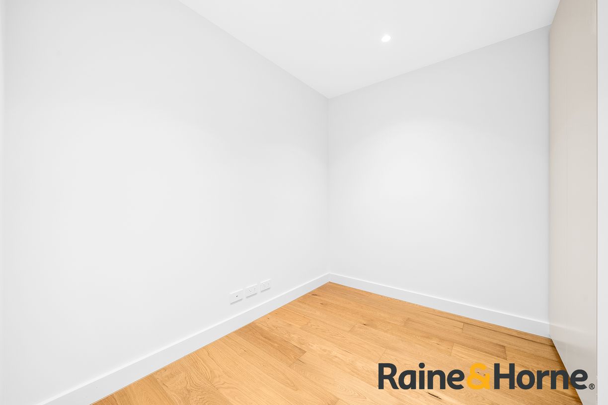 2808/36 Walker Street — photo 10 of 17
