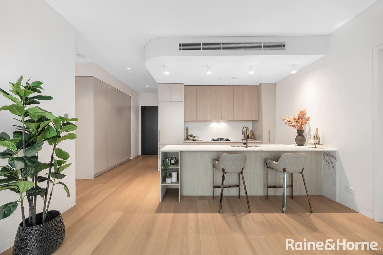 3702/8 Walker Street — photo 8 of 30