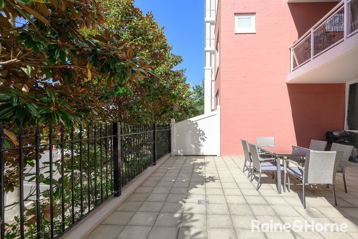 214/2 Palm Avenue — photo 11 of 14