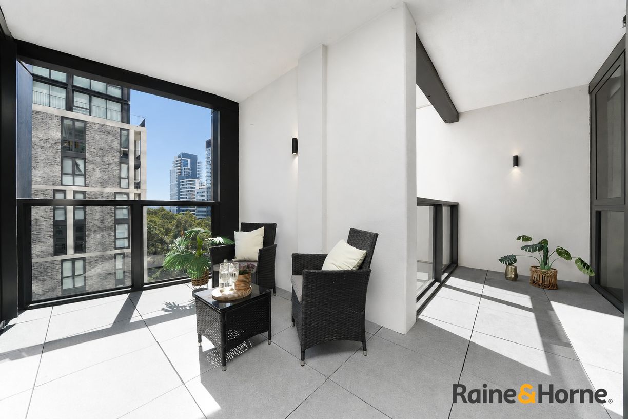 20807/2B Figtree Drive — photo 4 of 16