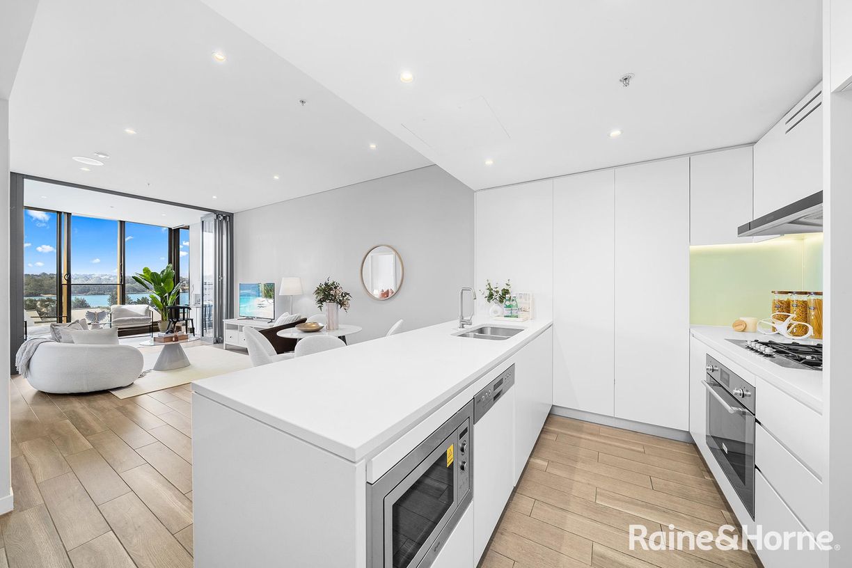 703/3 Foreshore Place — photo 5 of 13