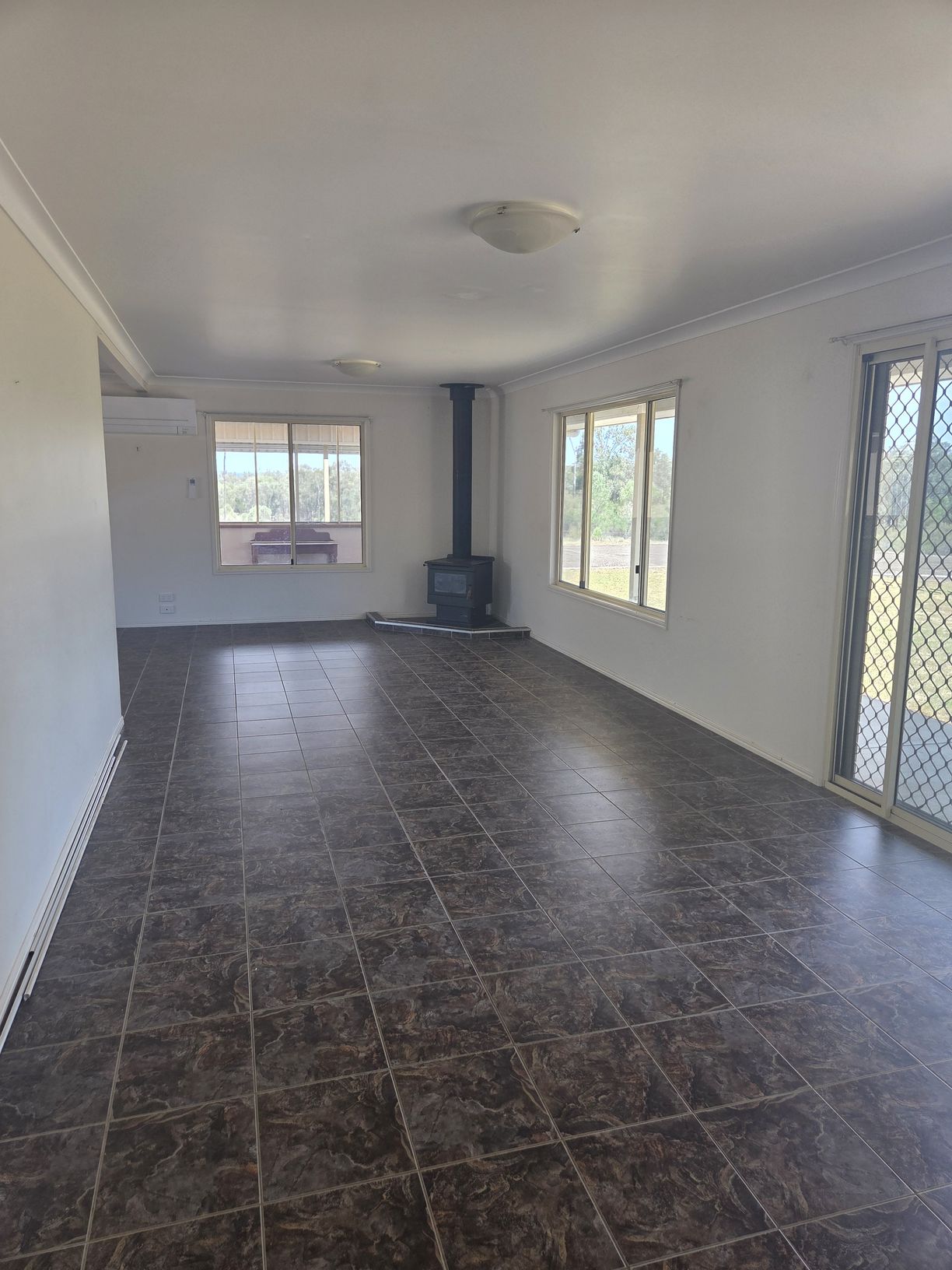 1809 Tobacco Road — photo 3 of 30