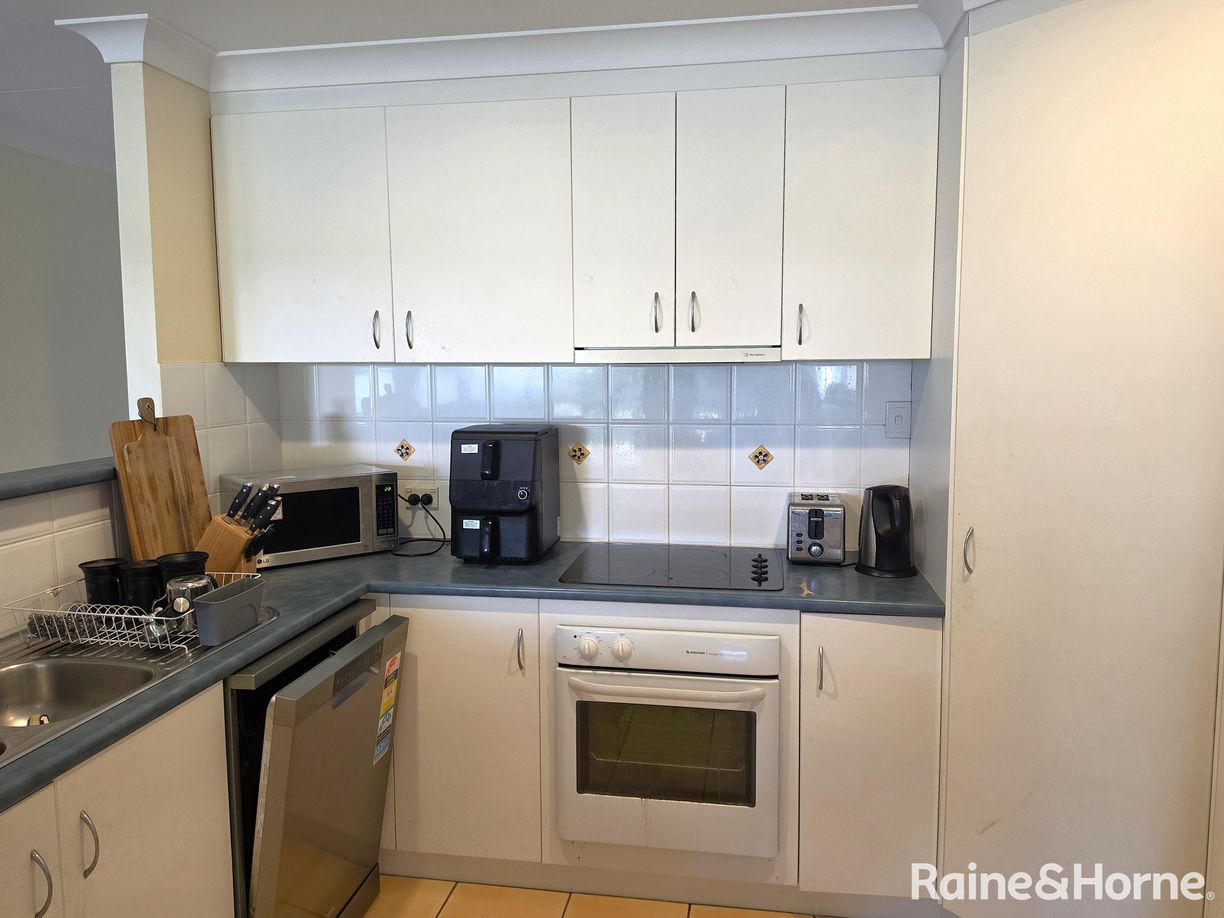 18 Bernborough Place — photo 3 of 30
