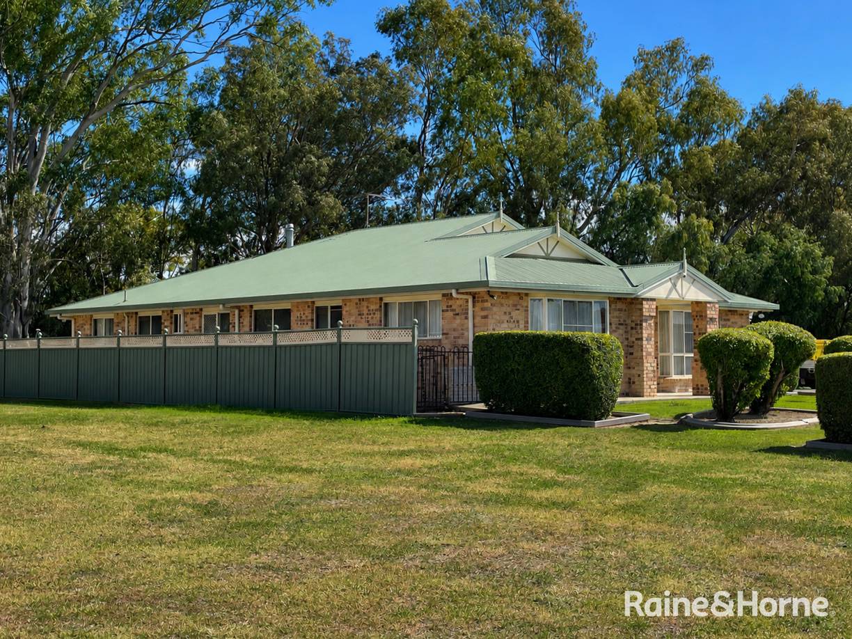 24 Tulloch Crescent — photo 21 of 22
