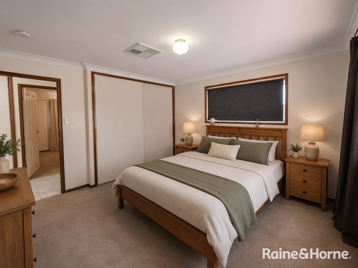 24 Tulloch Crescent — photo 8 of 22