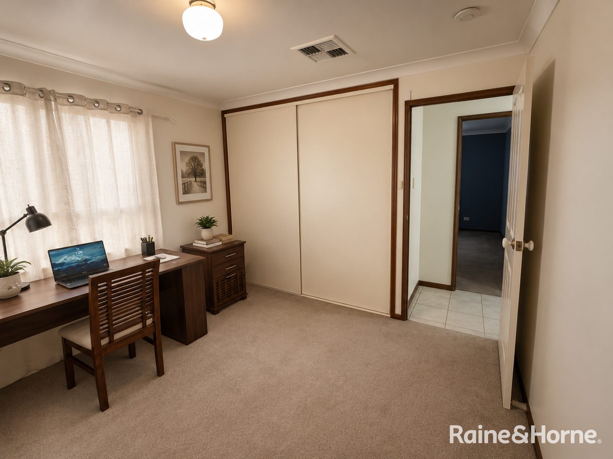 24 Tulloch Crescent — photo 9 of 22