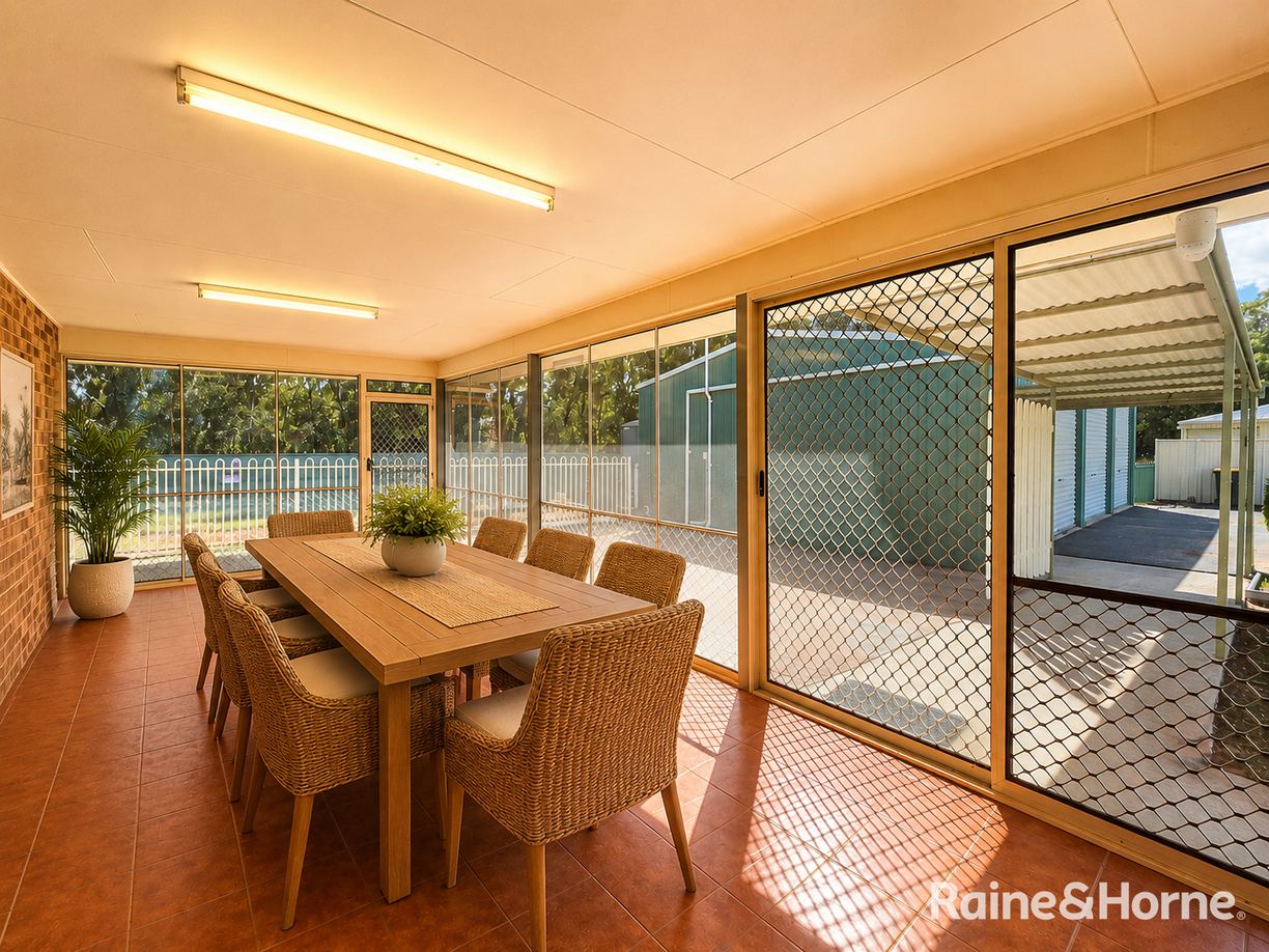 24 Tulloch Crescent — photo 14 of 22