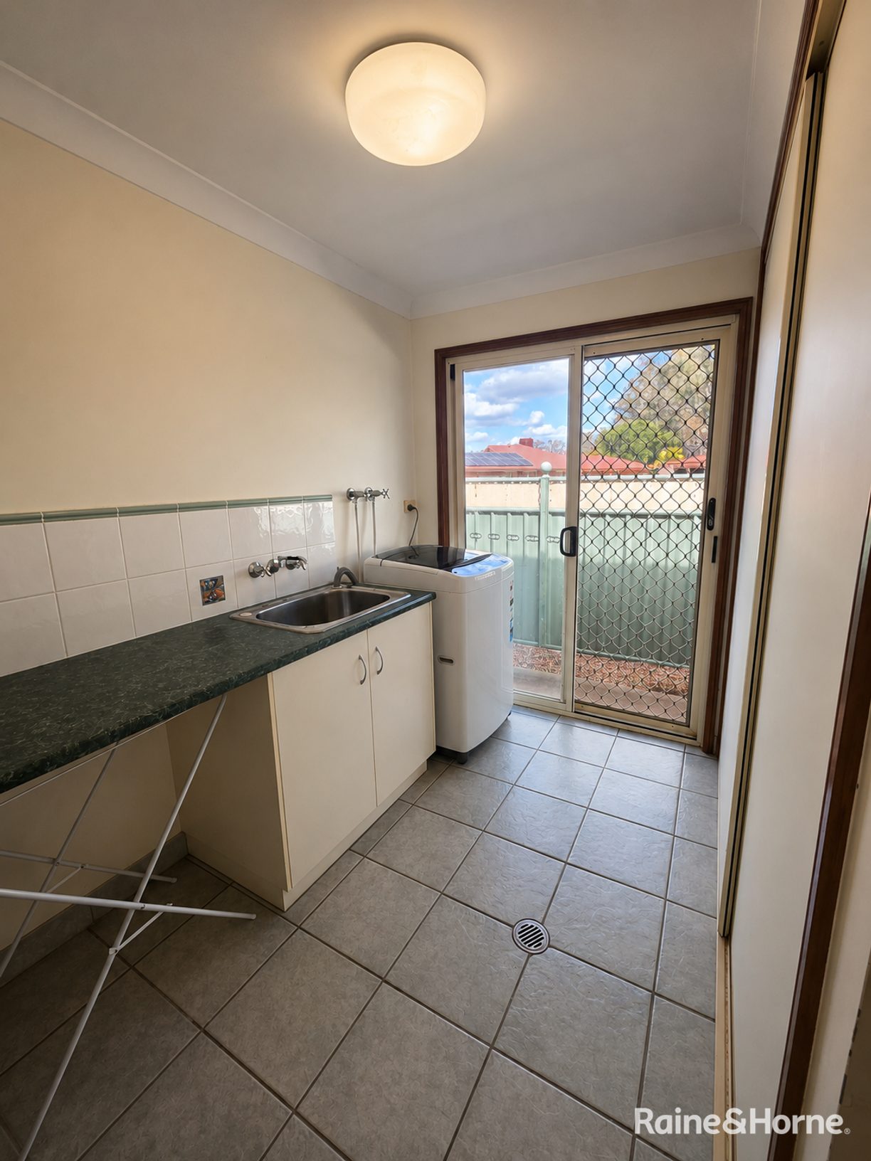 24 Tulloch Crescent — photo 13 of 22