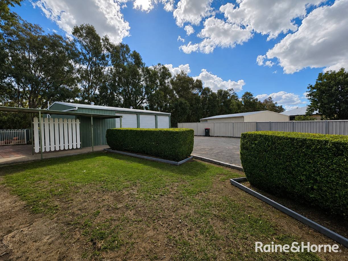 24 Tulloch Crescent — photo 20 of 22